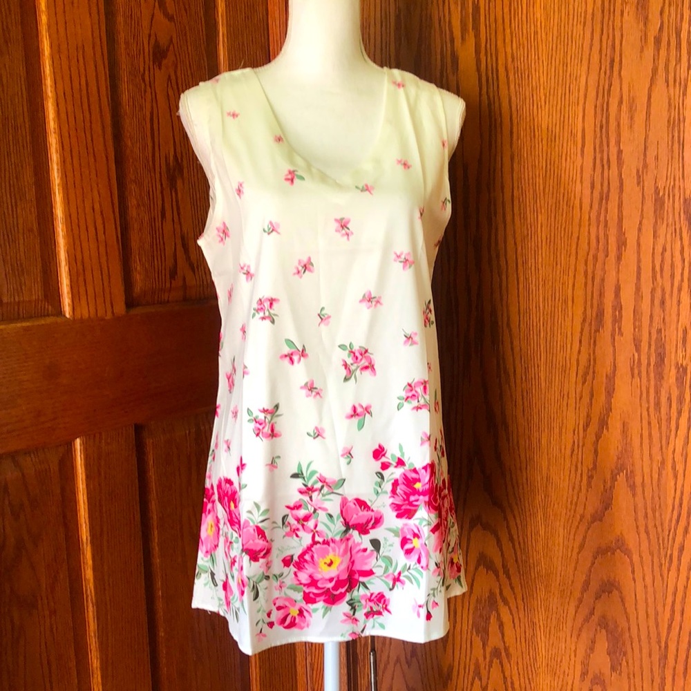 NEW LISTING! J.C. Fashions Sleeveless Blouse
